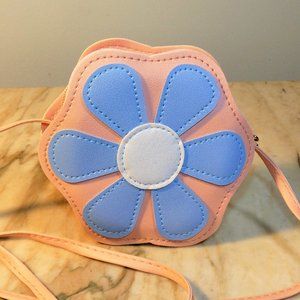 NWT Pretty Pink and Blue Daisy Flower Pocketbook Purse Crossbody Zipper Closure